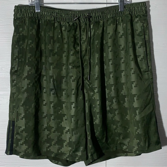 IVY PARK Other - Adidas x Ivy Park Green Digital Camo Drawstring Shorts L